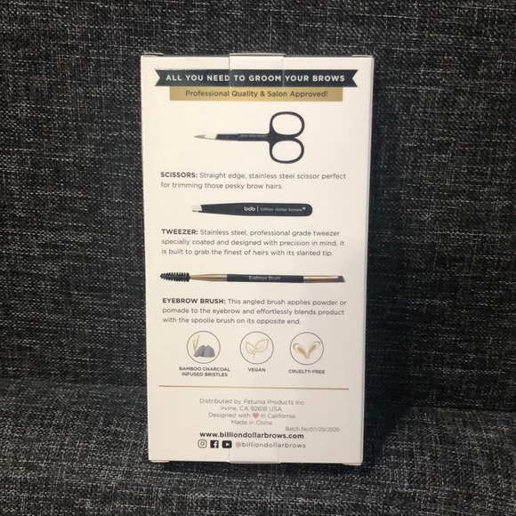 New in Box Billon Dollar Brow Kit - Picture 4 of 8